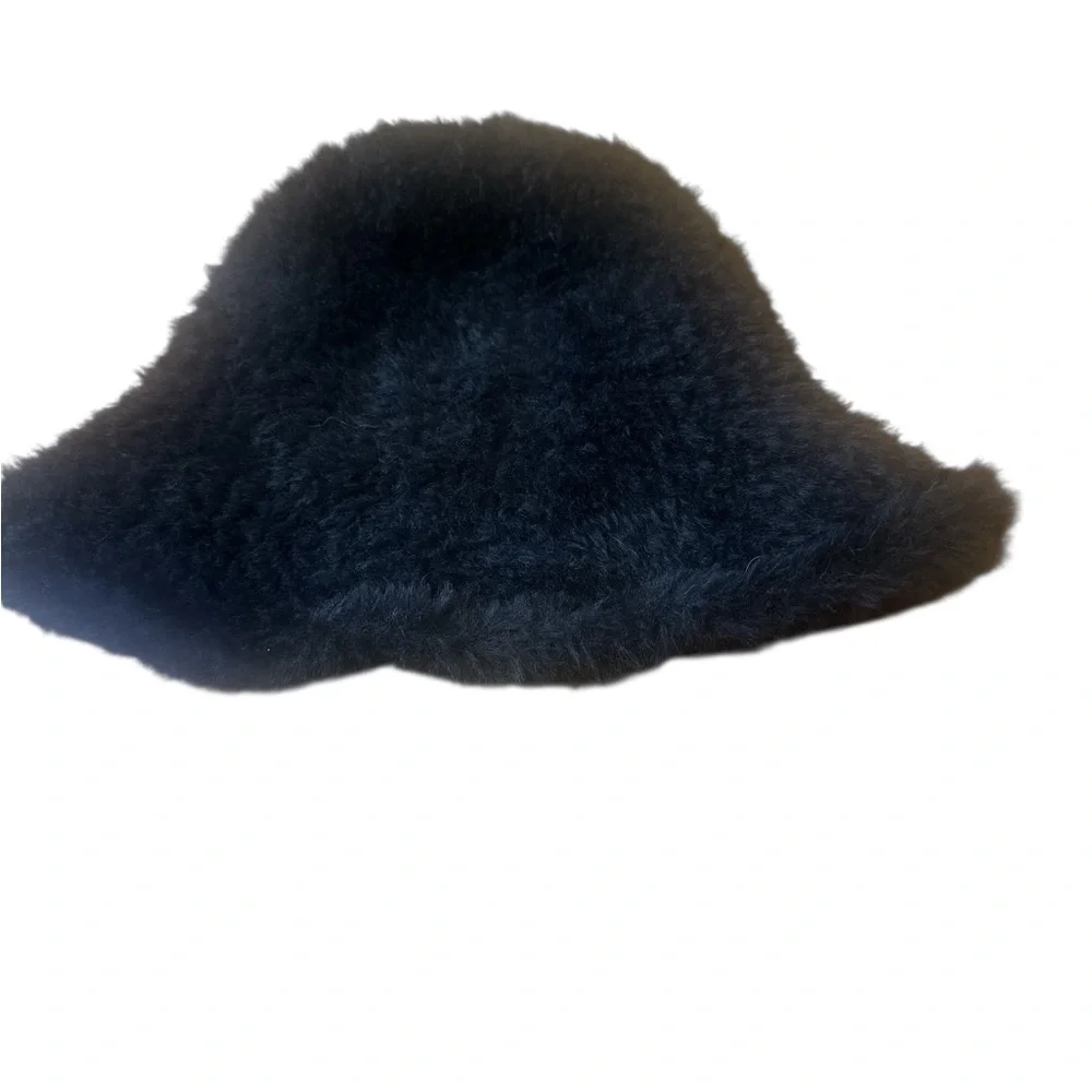 Fuzzy Black Hat Women’s